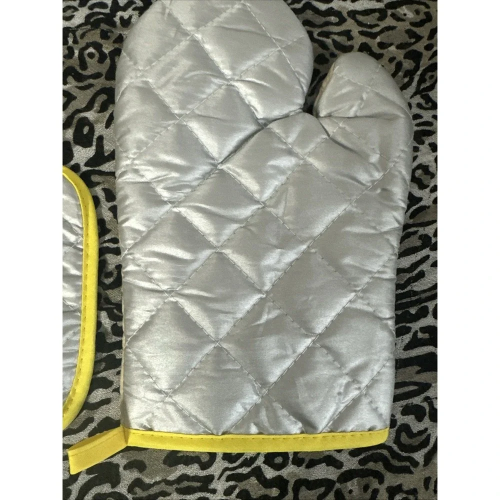 Kitchy Oven Mitten & Potholder Set  